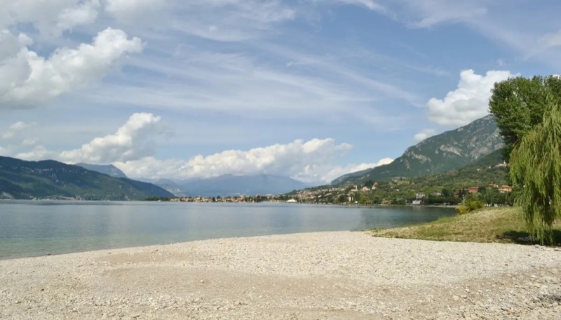 Pebble beach of Abbadia Lariana