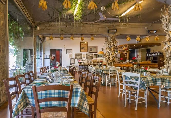 Sant'Anna restaurant dining area
